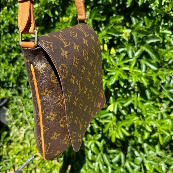 LOUIS VUITTON. Musette PM, COA included. - Picture 11 of 13